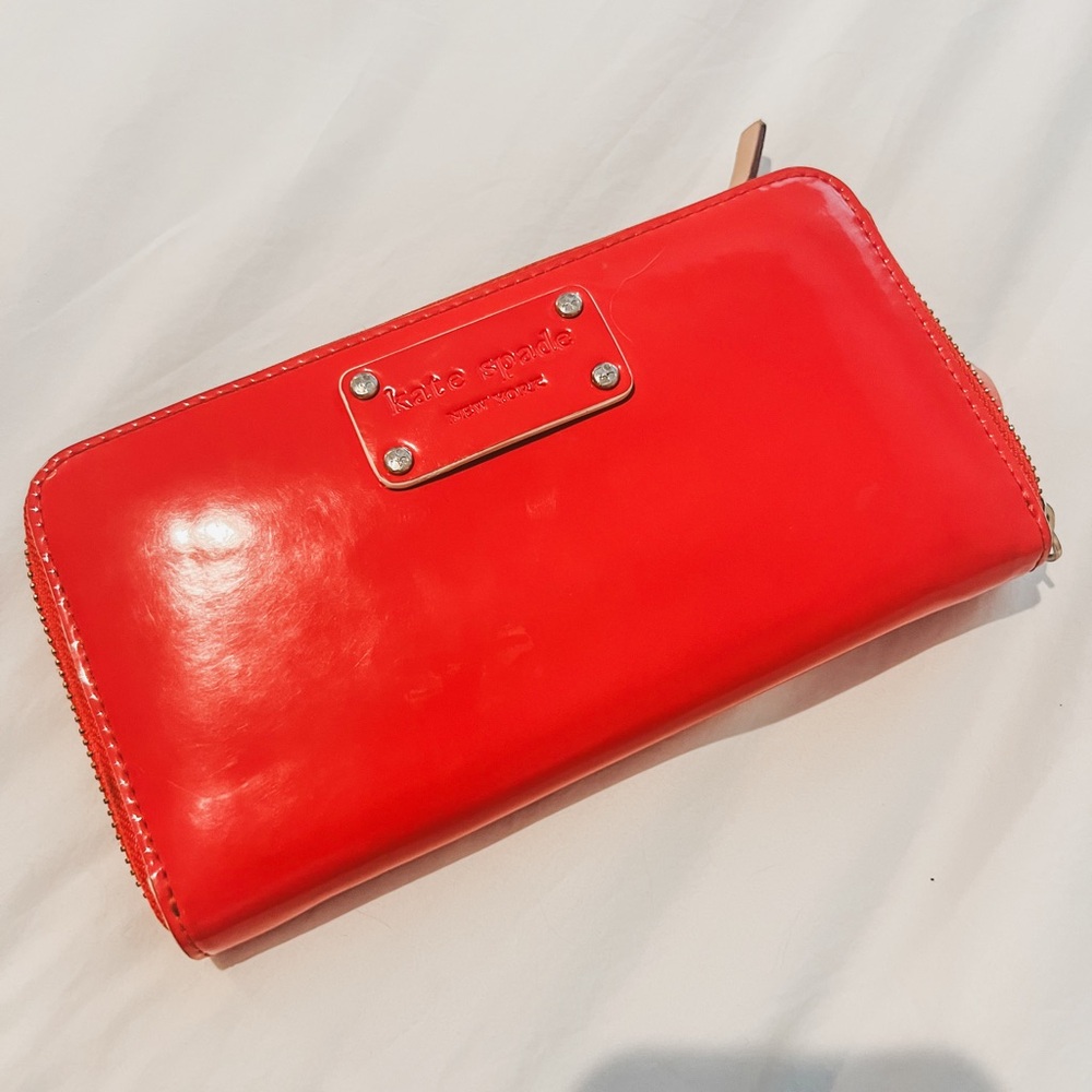 Kate spade patent leather wallet in coral